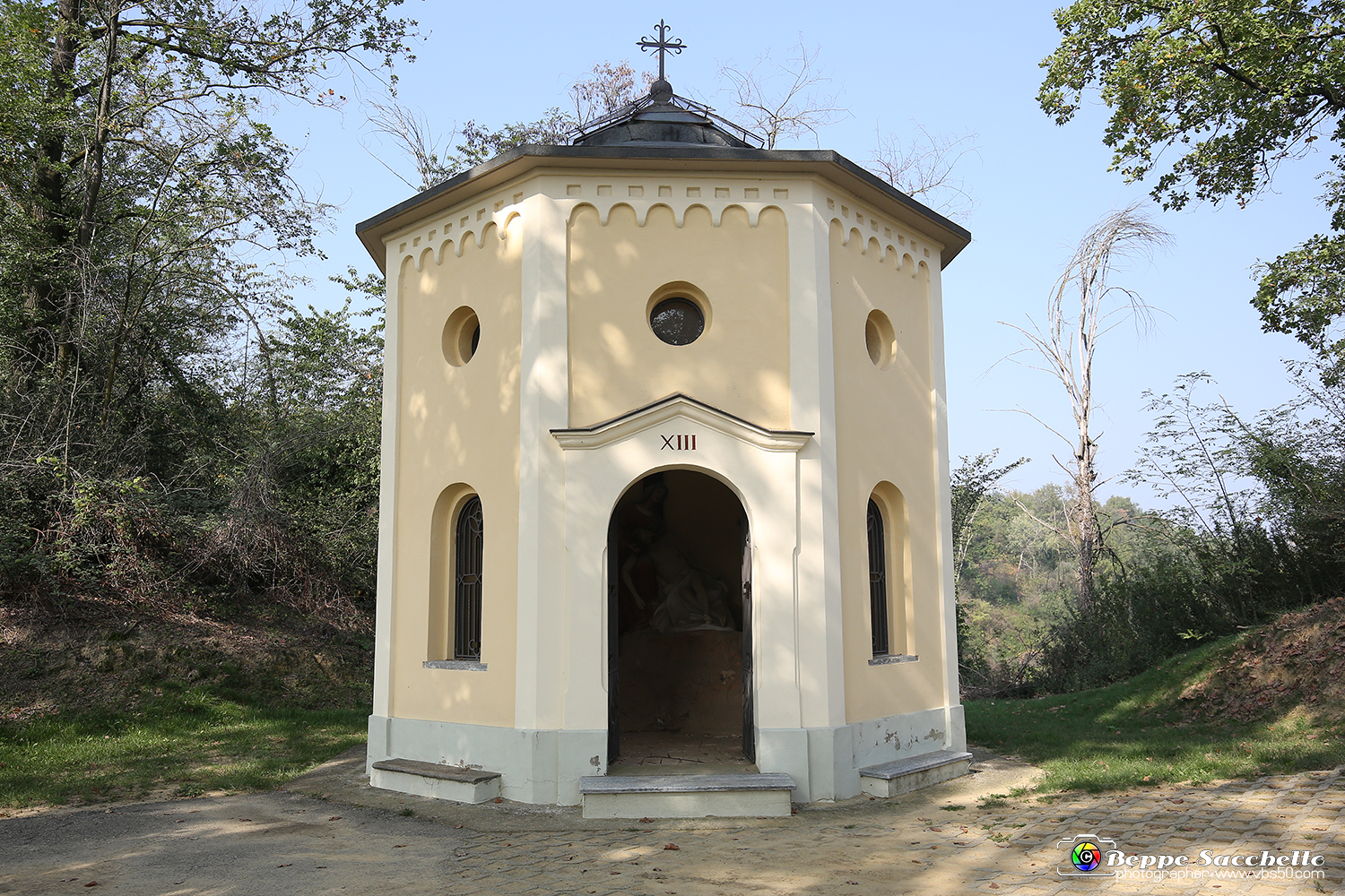 VBS_6789 - I Piloni della Via Crucis del Sacro Monte di Montà d'Alba.jpg